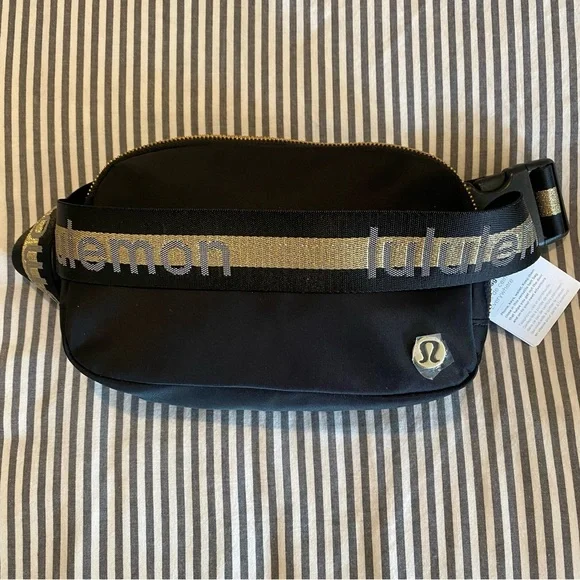 Lululemon Wordmark Everywhere Beltbag 1L - Picture 4 of 9